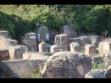 05549 ostia - regio iii - insula x - caseggiato degli aurighi (iii,x,1) - blick ri caseggiato del regio iii - insula xvii - caseggiato del mitreo della planta pedis (iii,xvii,2)- serapeo - ri westen.jpg